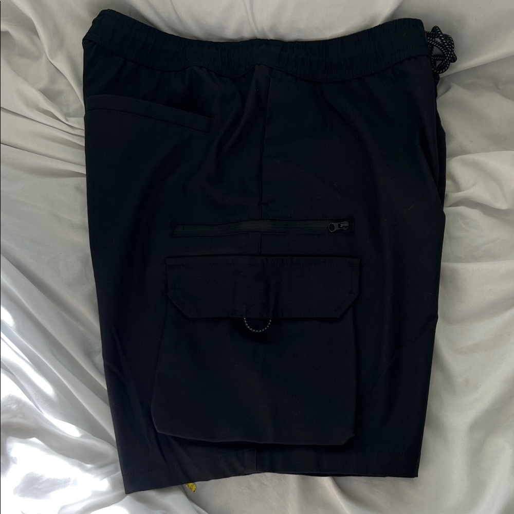 WXYZ Men's Versatile Black Cargo Shorts - Picture 3 of 4